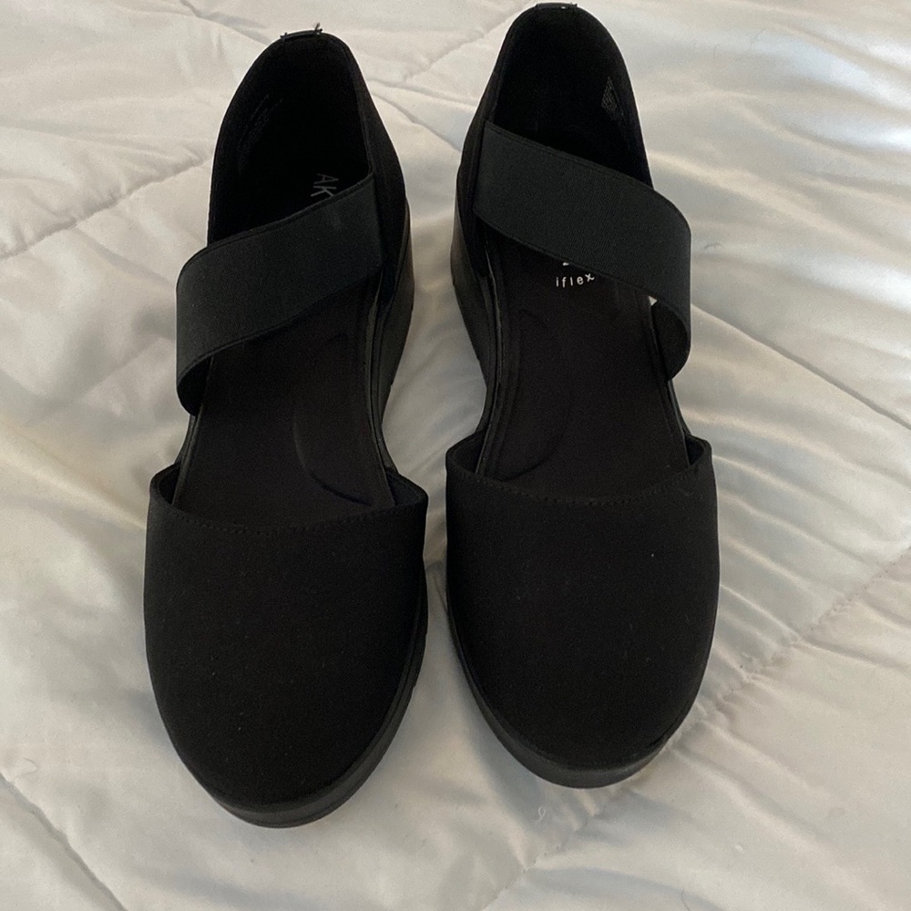 Anne Klein Size 7M.